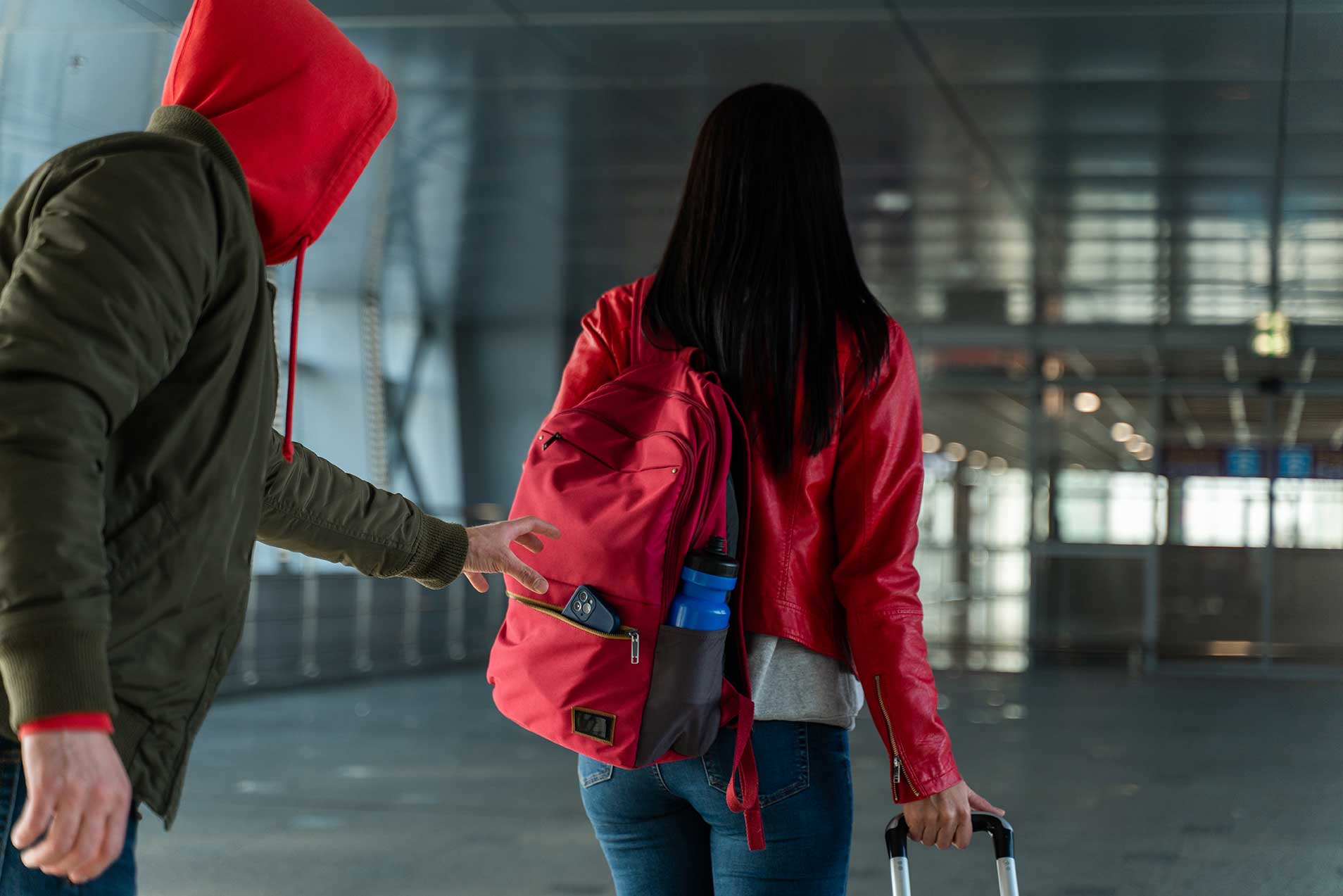 Pickpocketing travel scams
